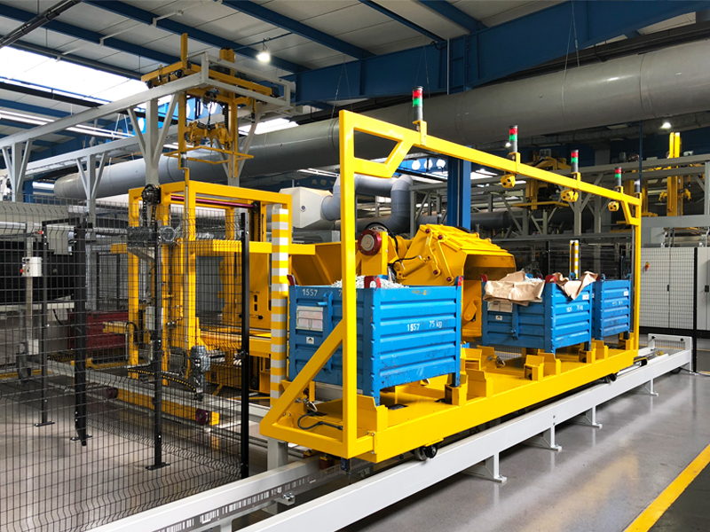 CHAIN HOISTS WITH BOX TIPPING DEVICES